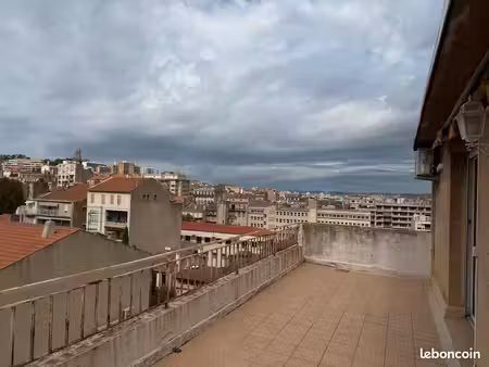 t2 de 66 m² à rénover  dernier étage  terrasse de 24 m²  vue dégagée  marseille 8e