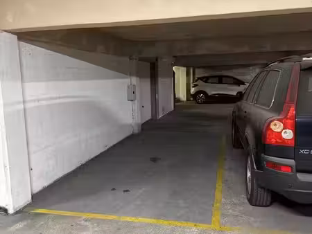 place de parking résidence super cadenelle