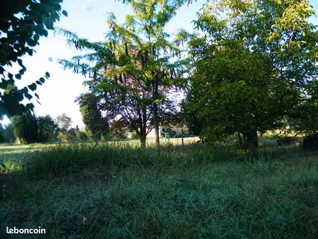 en campagne  logement indépendant sans vis-à-vis  avec climatisation et jardin