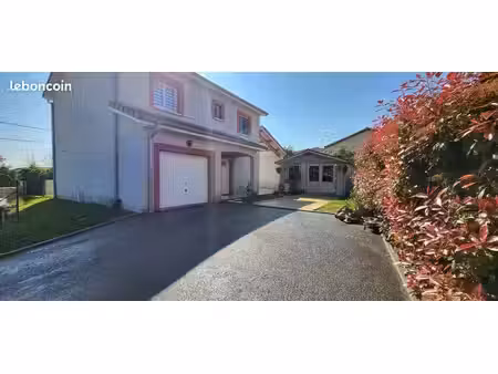maison individuelle proche village