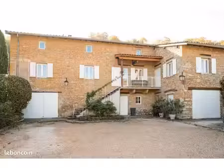 poleymieux au mont d'or - maison familiale en pierre dorée avec piscine
