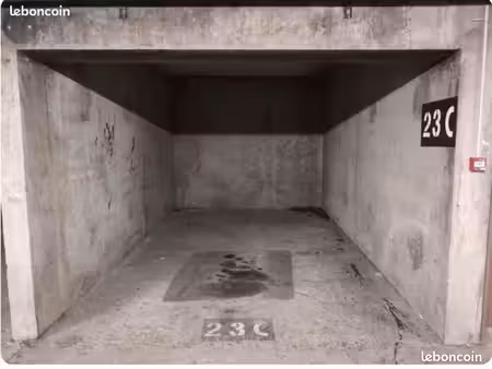 parking souterrain sécurisé 15m2