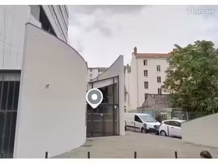 reprise bail place parking sécurisée lyon 7
