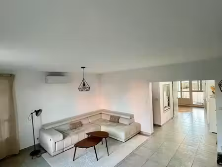 t4 86 84 m² entièrement rénové  dpe c  parking privé fermé