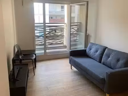 t2 de 42 m² rénové avec balcon rue léon blum villleurbanne