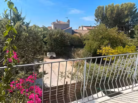 confortable t 3 rénové avec terrasse et jardin privatif proche commerces et à 10 minutes d