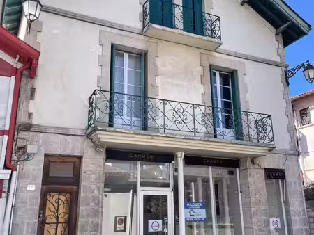 local commercial/ professionnel de 97 m2 hendaye coeur de vi