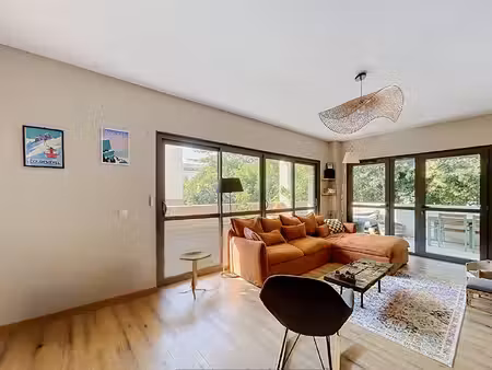 intra-muros -appartement t5 de 97 m² avec terrasse de 52 m² - place de parking privative.