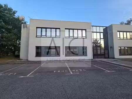 idéalement situés à école-valentin  à proximité immédiate de l'autoroute a36  ces bureaux 