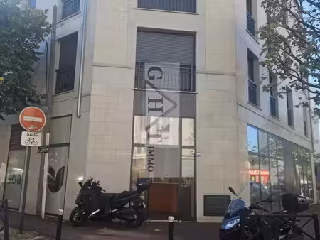 boutique 82 m2 axe passant