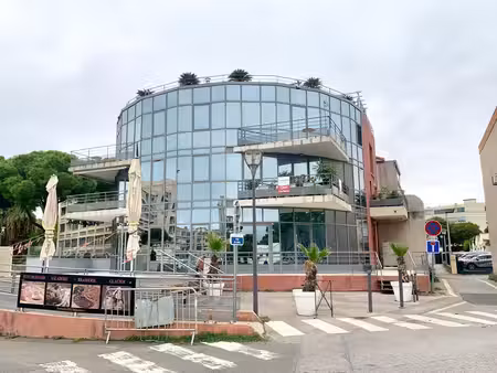 **à louer – local commercial de 135 m² à balaruc-les-bains**