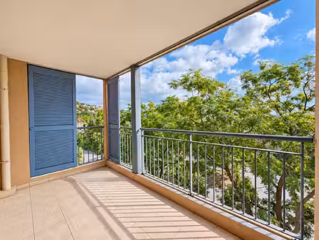 appartement t4 à rénover  85 m²  terrasse couverte et garage grasse (06)