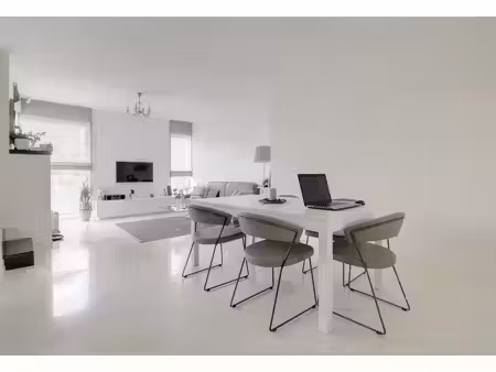 très beau 3 pièces avec balcon et loggia idéalement situé
