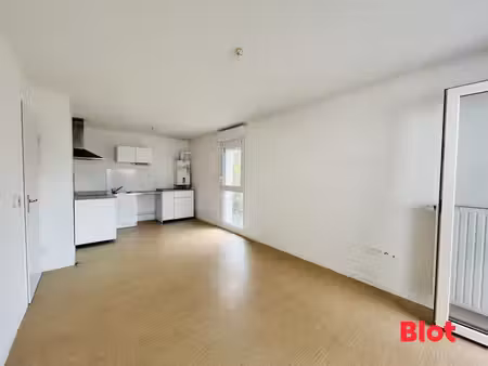 à vendre – t2 lumineux avec balcon  ascenseur et stationnement à saint-malo