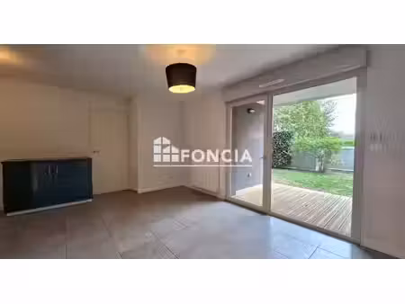 saint-pierre-en-faucigny : appartement t2 avec jardin + garage + parking + cave