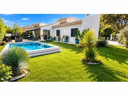 villa d'architecte de 160m2 à proximité immédiate des plages