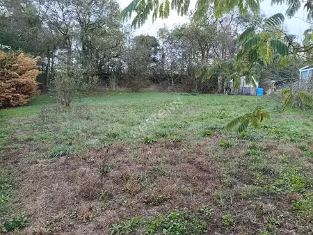 terrain à vendre sur geste dans le bourg d'environ 545 m2
