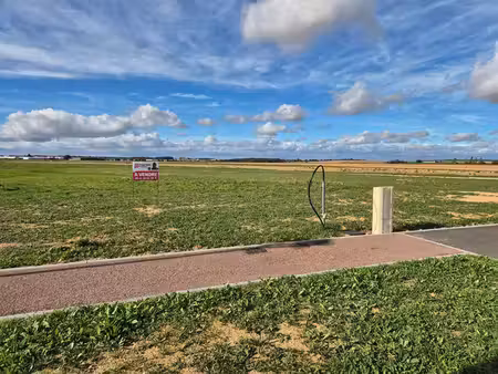 terrain de 889m² à yèvres