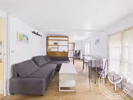 location studio meublé - rue jean-baptiste pigalle  75009 paris