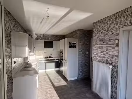 audincourt-t4 avec terrasse  vue sur le doubs et parking