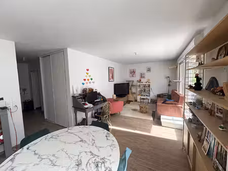 bruges - appartement t3 de 63 79m² avec terrasse et parking