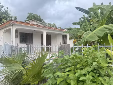 maison avec jardin et terrasse. agence longfort immobilier.