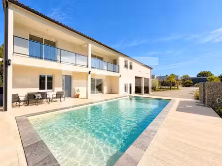 maison 245 m² avec piscine – 7 chambres – grand garage de 115 m²