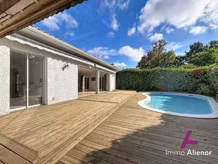 maison individuelle avec piscine au calme sans vis à vis