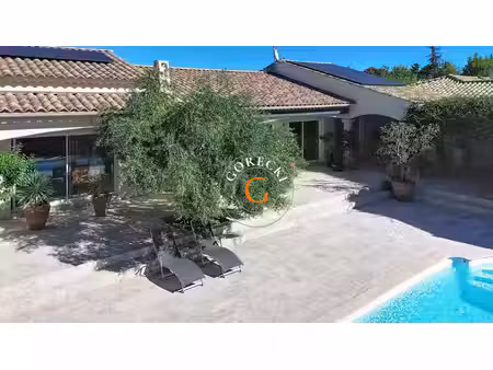 a vendre maison située à 3 km d'uzès.
