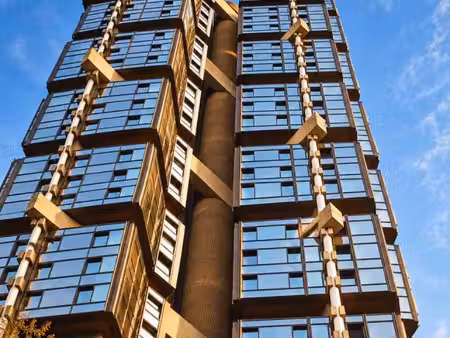 appartement de 48.1m² triples balcons/expositions  une chambre   une cuisine + box. tour t
