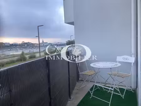 bel appartement de type studio meublé en rez-de-chaussée sur