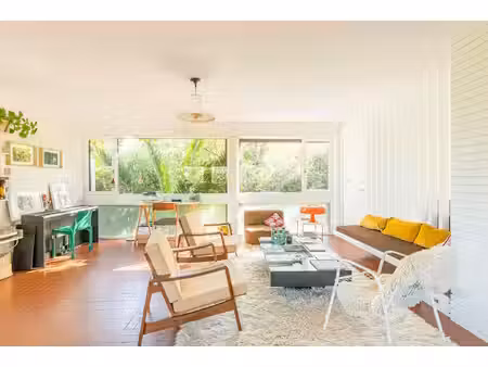 maison d'architecte des années 60 au coeur d'un écrin de verdure
