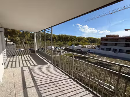 beau 3 pièces neuf avec terrasse et parking