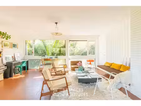 maison d'architecte des années 60 au coeur d'un écrin de verdure