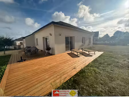 à vendre maison de plain-pied avec garage à proximité du c