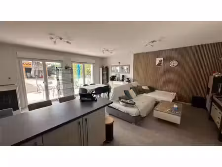 maison mitoyenne 3 chambres dpe c secteur recherché + extérieur et carport 2 voitures
