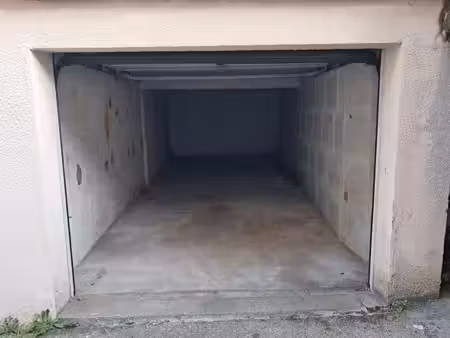 location parking l escarene 06440