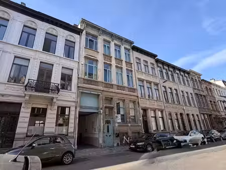 rustig gelegen kantoren te huur op wandelafstand van station van berchem