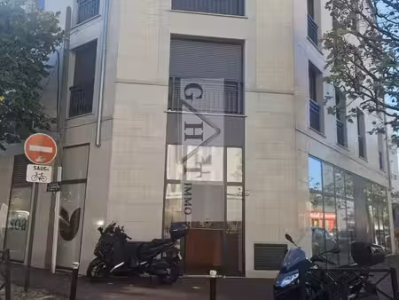 location commerce saint maur des fosses 94100 82m²