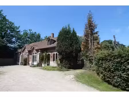 grote woning in privédomein