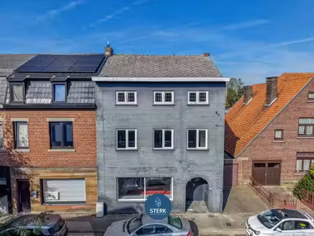 veelzijdige handelsruimte + appartement met ruime loods in centrum lanaken !