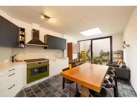 volledig gerenoveerde en energiezuinige woning (175m² bew.opp.) met leuke buitenruimte nab