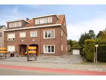 halfopen bebouwing op perceel van 11a95