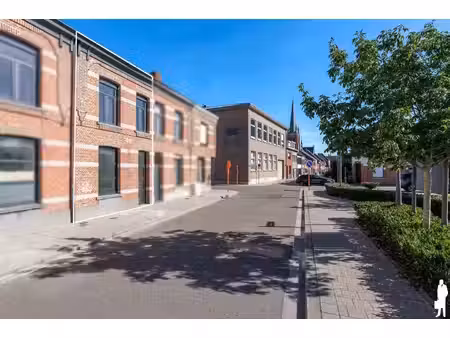 gerenoveerde woning met tuin en handige achtertoegang