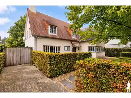 knap afgewerkte villa op ca. 2.602m² grond  4 slpk en 2 bdk  te meersel-dreef