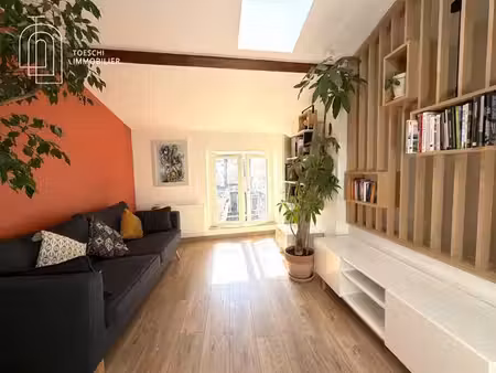 maison de ville à proximité des arènes et de la place voltaire