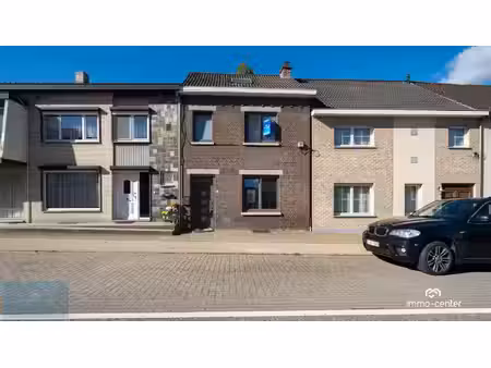 ruime gezinswoning met 3 slaapkamers en tuin in genk