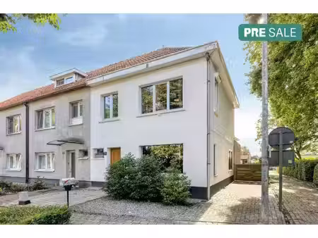gerenoveerde halfopen woning met tuin te koop in gooreind!