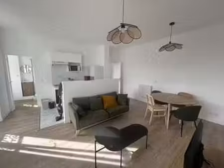 location appartement 4 pièces meublé au mans république (72000) : à louer 4 pièces meublé 