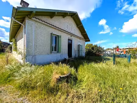 ensemble immobilier (trois appartements  grande maison avec un plateau  dépendances)